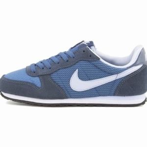 NIKE retro sneakers BRAND NEW 8 ADORABLE